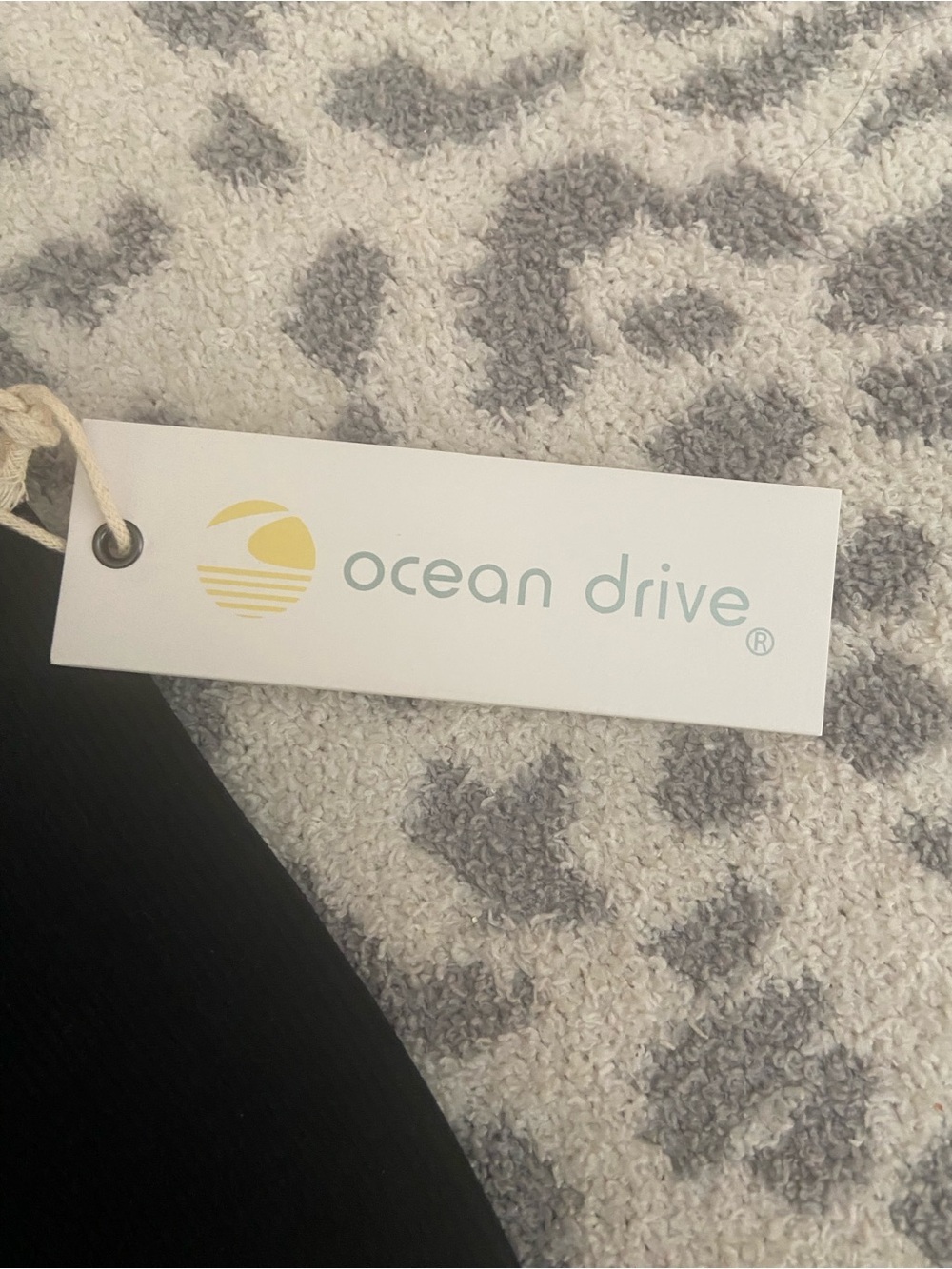 OCEAN DRIVE BLACK AND WHITE LAYERED HENLEY RANK TOP SIZE OS - Picture 3 of 8
